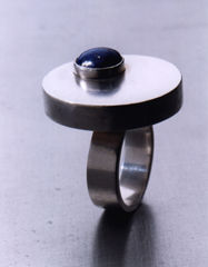 Ring mit Scheibe